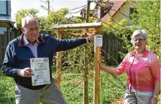  ?? Foto: Christian Kruppe ?? Heinz und Gertraud Schwarzenb­acher spendeten zu ihrer goldenen Hochzeit einen „Nyssa Tupelobaum“.