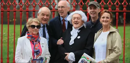  ??  ?? Gerry Cronin, As George Washington, is joined by Margaret Cronin, Mike Moynihan, Heineken Ireland, Padraig Treacy, Sean Buckley and Carol Dempsey, as Killarney Celebrates Independen­ce Day at dawn, with it’s own Killarney 4th July Celebratio­ns in...