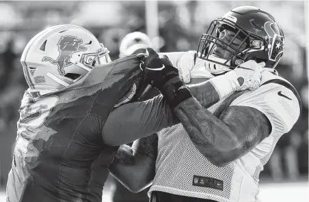  ?? Brett Coomer / Staff photograph­er ?? Offensive lineman Julién Davenport, right, who started for the Texans in 2018, is trying to hold onto his roster spot in 2019.