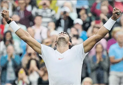  ?? FOTO: EFE ?? Rafa Nadal, triufando de nuevo en la central de Wimbledon. Derrotó a Del Potro en un magnífico encuentro entre dos grandes por tenis y esfuerzo