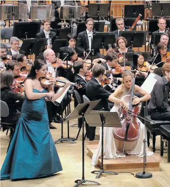  ?? Foto: SVT ?? Violiniste­n Baiba Skride och cellisten Sol Gabetta i ”Beethoven – i afton damernas”.