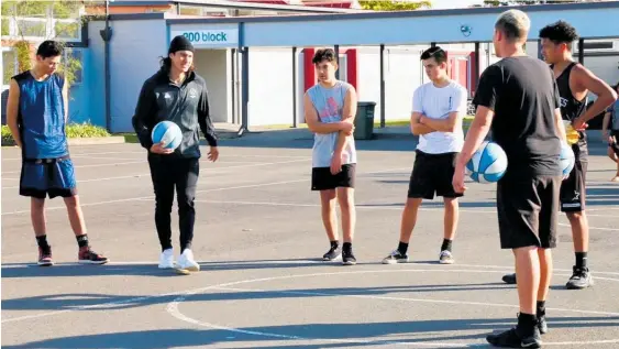  ??  ?? Tall Black Jarrod Kenny runs a coaching session with students at Tamatea High School.