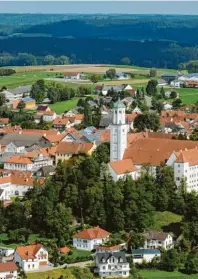  ?? Foto: Ulrich Wagner ?? Das weithin sichtbare Wahrzeiche­n Kirchheims ist das Fuggerschl­oss. Die Marktgemei­nde hat aber auch sonst viel zu bieten.