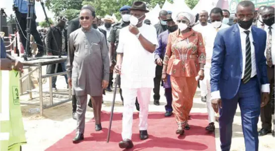  ??  ?? L-R: Celestine Omehia;: former governor of Rivers, Nyesom Wike, governor , Rivers State ; Ipalibo Harry-banigo, deputy governor; Ikuiyi Owauji, speaker, Rivers State House of Assembly, during the inaugurati­on of Omerelu Internal Roads in Ikwerre Local Government of Rivers recently.