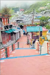  ??  ?? Workers cleaned and sanitizes Badrinath shrine premises ahead of start of pilgrimage, in Chamoli.