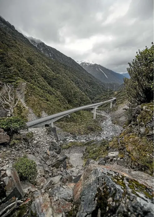  ??  ?? The Otira Viaduct Lookout on State Highway 73.