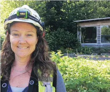  ?? RANDY SHORE/PNG ?? Pamela Robertson built her first tiny home for about $30,000, excluding labour, using new and recycled materials. It’s 255 square feet.