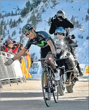  ?? TONI ALBIR / EFE ?? La reverencia de Quintana en la meta de Vallter