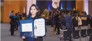  ??  ?? Genio. Dafne Almazán Anaya es psicóloga por el ITESM.