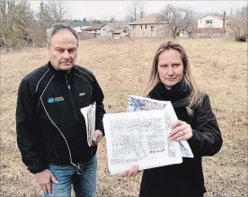  ?? PETER LEE RECORD STAFF ?? Neighbourh­ood residents Daryl Howes-Jones, left, and Barb Thomas stand at the location of the proposed developmen­t intended for students on Doon Valley Drive in Kitchener in March.