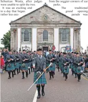  ??  ?? Inveraray Pipe Band leads the morning parade.