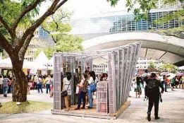  ??  ?? The Book Stop pop-up library at Ayala Triangle Gardens.