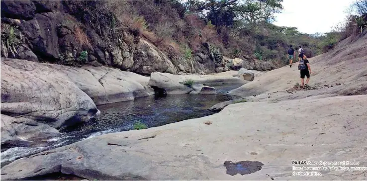  ?? ?? PAILAS. Miles de personas visitan los fines de semana las Pailas Rotas, un nuevo destino turístico.