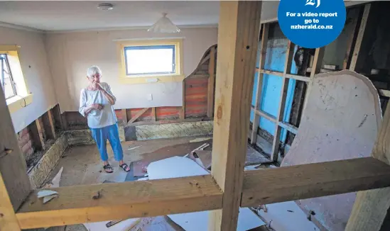  ?? Pictures / Jason Oxenham ?? Bonnie Campbell surveys the repairs to her basement bedroom.