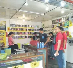  ??  ?? CID personnel raid a shop suspected to be selling illegal 4D.