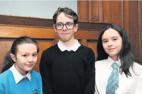  ??  ?? Gaelic singers
Chloe Elliot, Reece Gibson and Katey Davidson of Kincaidsto­n