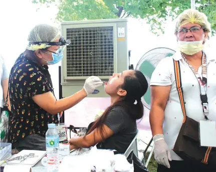  ?? PHOTO BY JUSTINE RUTH BITANCOR ?? the Quirino Grandstand. Members of the Iglesia ni Cristo attend to a dental patients during the Lingap Laban sa Kahirapan project held at