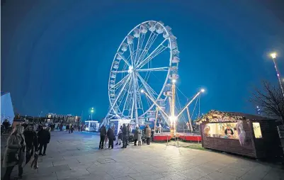  ?? ?? The giant Ferris wheel which was the centrepiec­e of Winterfest in Slessor Gardens.