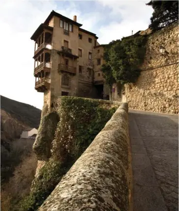  ??  ?? Cuenca cumple 15 años como Patrimonio de la Humanidad y ha restaurado algunos de sus monumentos.