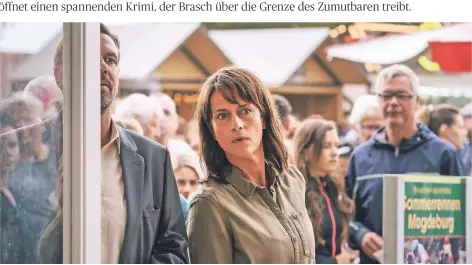  ?? FOTO: DPA ?? Freund oder Feind? Doreen Brasch (Claudia Michelsen) mit ihrem LKA-Kollegen Hannes Kehr (Michael Maertens) auf der Galopprenn­bahn.