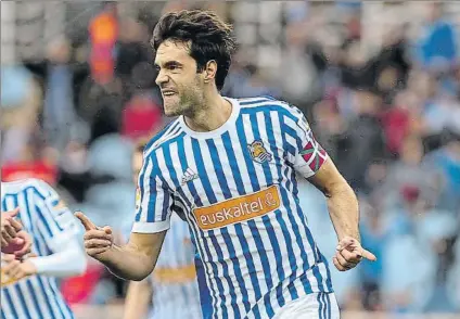  ?? FOTO: UNCITI ?? Capitán y ‘one club man’ Xabi Prieto celebra el último gol que ha marcado hasta la fecha, contra el Levante en Anoeta