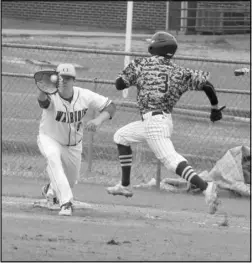  ?? Photo by Gerren Smith ?? MIKE VOLZ MEMORIAL TOURNAMENT: Ouachita’s first baseman Hunter Rook (5) makes the big play for an out against a Junction City Dragon attempting to beat the throw during tourney baseball action Saturday Warrior Field.