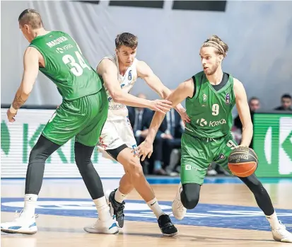  ?? / Foto: ABA ?? Košarkarji Krke (z žogo Andrej Stavrov) se želijo ekspresno vrniti med regionalno elito.