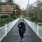  ??  ?? Wina membawa sepatu lari agar tetap berolahrag­a saat ke Perth, Australia.