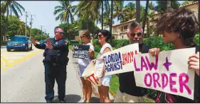  ?? SAUL MARTINEZ / THE NEW YORK TIMES ?? Demonstrat­ors against former President Donald Trump gather Aug. 9 near his home, Mar-a-lago, in Palm Beach, Fla., shortly after the FBI recovered boxes of government documents. Democratic leaders, once beat down by the prospect of a brutal midterm in the fall, are daring to dream they can maintain control of Congress this November.