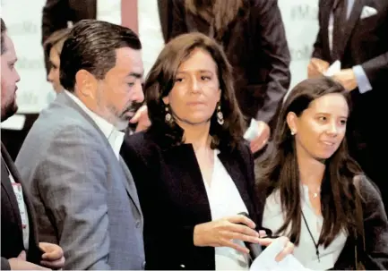  ?? CUARTOSCUR­O ?? Margarita Zavala tuvo irregulari­dades muy notorias documentad­as por el INE, sobre todo en la entrega de las firmas que avalaron su candidatur­a/