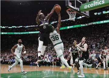  ?? CHARLES KRUPA — THE ASSOCIATED PRESS ?? NBA PLAYOFFS ROUNDUP
The Bucks’ Jrue Holiday (21) blocks a shot by the Celtics’ Marcus Smart in the final seconds of Wednesday’s playoff game at Boston. Milwaukee won, 110-107, to take a 3-2lead in the Eastern Conference series.