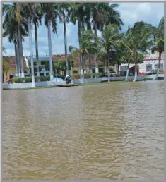  ??  ?? Cada año los paliceños viven la creciente del río en algunos casos esta se vuelva sumamente critica