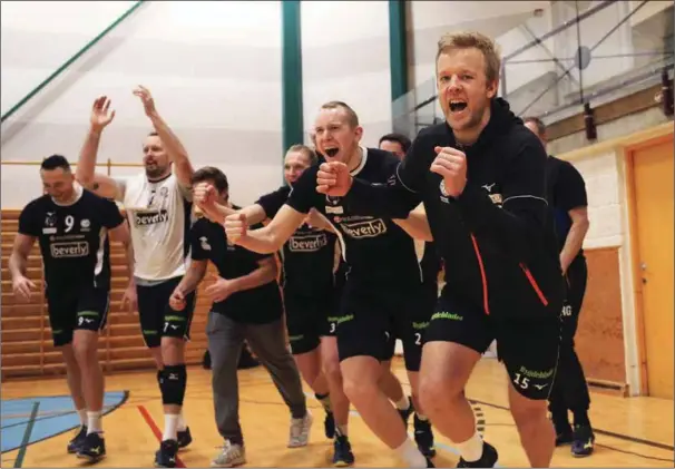  ?? FOTO: ANDREW HALSEID BUDD ?? Randaberg og Brage Roalkvam (t.h.) kunne slippe jubelen løs da de lørdag sikret seg en plass i cupfinalen i volleyball.