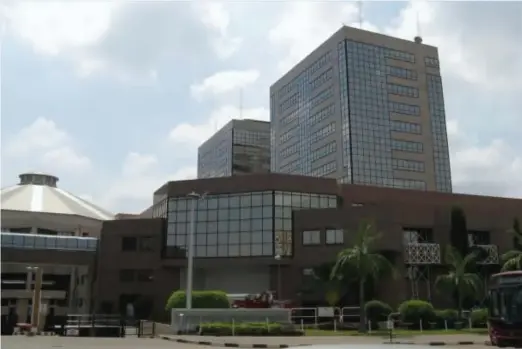  ??  ?? A view of the headquarte­rs of Nigerian National Petroleum Corporatio­n in Abuja