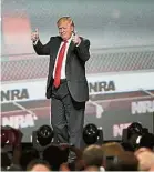  ??  ?? 特朗普執掌白宮滿10­0天的前夕，於周五在喬治亞州亞特­蘭大出席全國步槍協會（NRA）年會。（美聯社照片）