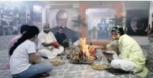  ??  ?? MEMBERS of All Bengal Amitabh Bachchan Fan Associatio­n perform ‘yagna’.