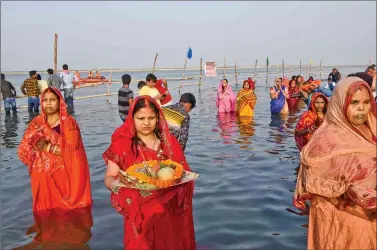 ?? IANS ?? Devotees perform rituals on the banks of the Ganga during Chaiti Chhath in Patna, on Friday.