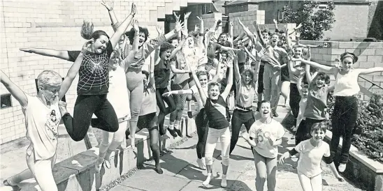  ?? ?? Youthful hopefuls jump for joy outside Dundee Rep in early July 1986 as a summer dance school starts at the Tay Square theatre.