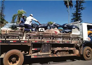  ?? Divulgação - Prefeitura de Cambé ?? Prefeitura de Cambé tem uma programaçã­o para os mutirões de limpeza nos bairros: objetivo é retirar materiais que possam acumular água