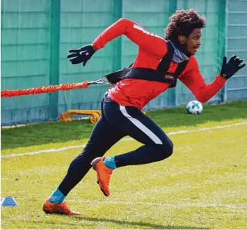  ?? Foto: Klaus Rainer Krieger ?? Gibt für den FC Augsburg in dieser Saison Gas: Caiuby hat bereits fünf Treffer erzielt und sechs Tore vorbereite­t. Trainer Manuel Baum schätzt ihn aber auch wegen seiner defensiven Qualitäten.