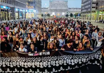  ??  ?? La protesta Il corteo «femminista» a Milano del movimento «Non una di meno»