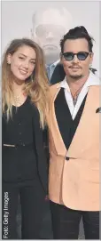  ?? ?? Háború
A filmsztár Johnny Depp rágalmazás miatt perelte be volt feleségét, a szintén mozicsilla­g Amber Heardot