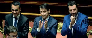  ??  ?? L’asse A sinistra il trio composto da Luigi Di Maio, Giuseppe Conte e Matteo Salvini, ieri in Senato. A destra, invece, il governator­e Veneto Luca Zaia. Sotto profughi al lavoro