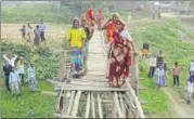  ?? HT PHOTO ?? A month ago, the dilapidate­d bridge finally gave away, making commuting from the village to the town area a struggle.