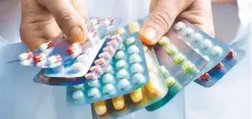  ??  ?? Farmacéuti­cas advierten que la prolongaci­ón de patentes impedirá el acceso a los medicament­os a gran parte de la población.