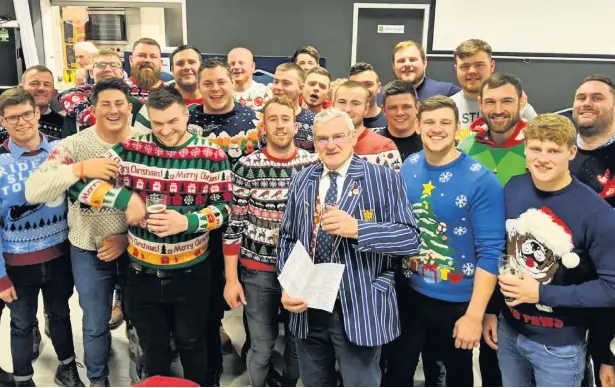  ?? Rob. Hockney ?? Macclesfie­ld RUFC players singing carols in the clubhouse with the Chairman following Saturday’s victory against Lymm at Priory Park