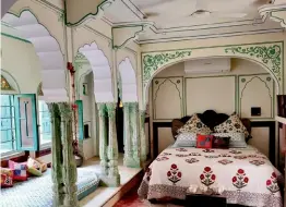  ?? ?? Every damaged stone of the haveli was replaced with a new one with the same carving. Below: The suite of the haveli has a bedroom, lounge, and bathoom.