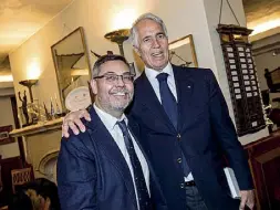  ??  ?? Al circolo L’autore Andrea Vianello con il presidente del Coni, Giovanni Malagò