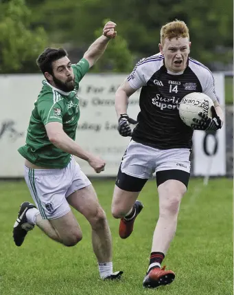  ??  ?? Stephen Kilcoyne, who scored the winning point, in possession for Tubbercurr­y. INSET: Cian Gilmartin. Pics: Tom Callanan.