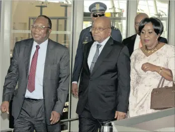  ??  ?? President Jacob Zuma with Ambassador Mninwa Mahlangu and First Lady Bongi Ngema-Zuma after arriving at John F Kennedy Internatio­nal Airport in New York on Saturday aboard an SAA plane.